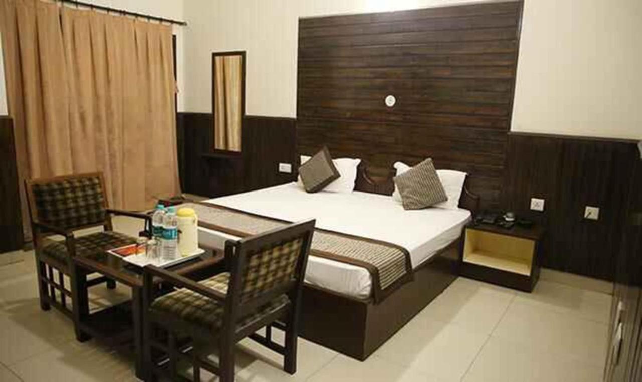 Fabhotel Corbett Inn Rudrapur Zewnętrze zdjęcie
